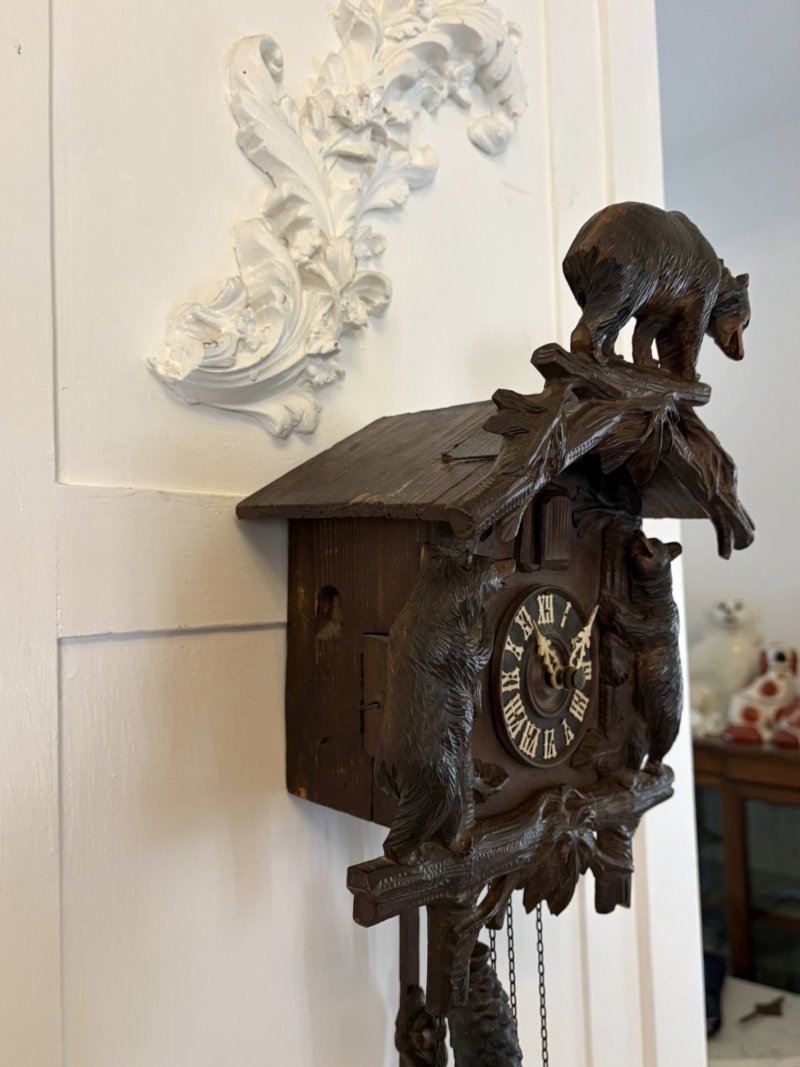 Quality Antique Black Forest Carved Bear Cuckoo Clock - Image 8